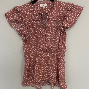 Super cute detailed top!